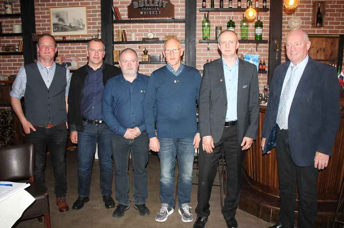 Stjórn og næsta stjórn. Jóhannes Helgason ritari, Þórarinn Þorfinnsson gjaldkeri, Sigurjón P. G…