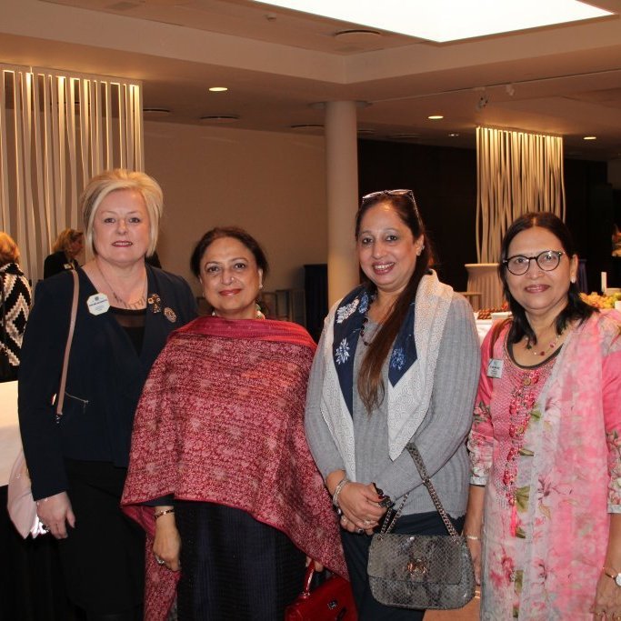 Fjölumdæmisstjóri Björg Bára Halldórsdóttir, með nokkrum Indverskum konum