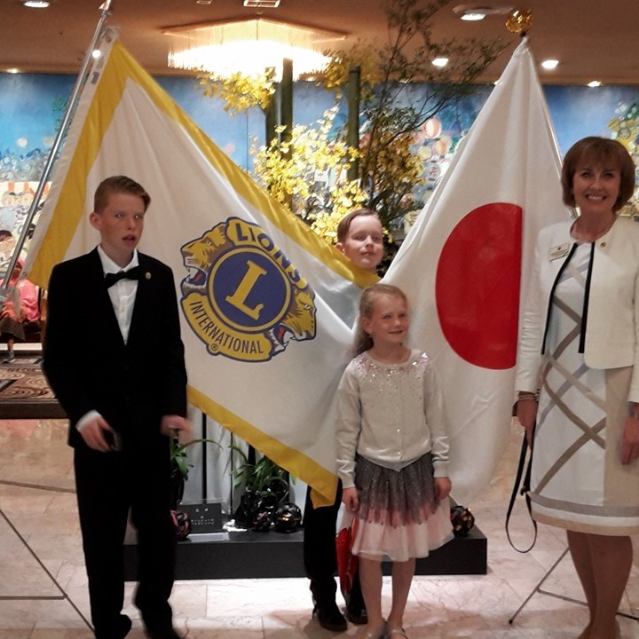 Guðrún Björt Yngvadóttir í Fukuoka Japan með barnabörnin