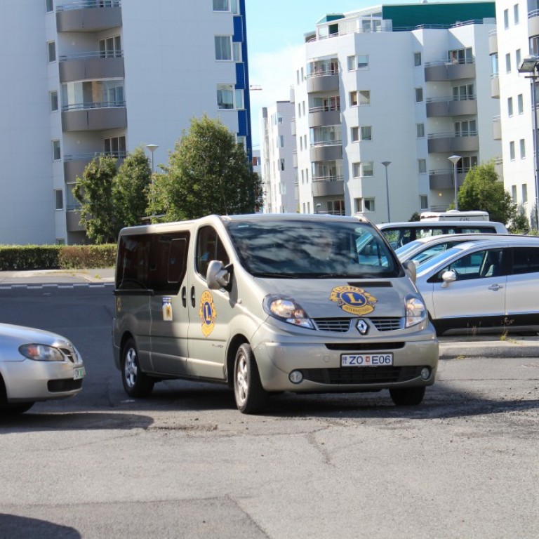 Hátíðarbifreiðin kemur