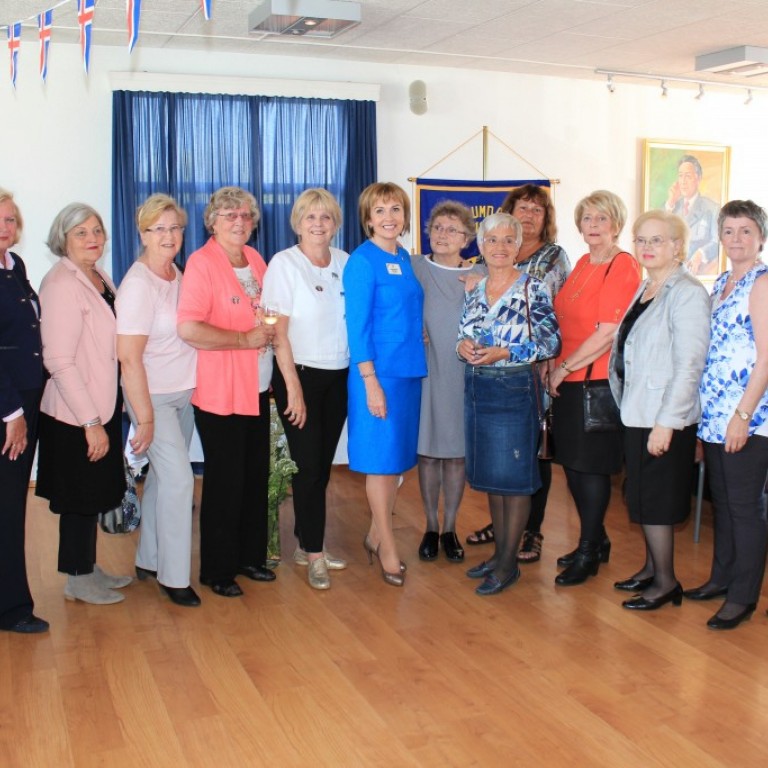 Félagar út Lionsklúbbnum Eik sem nú eiga varaforseta Lions