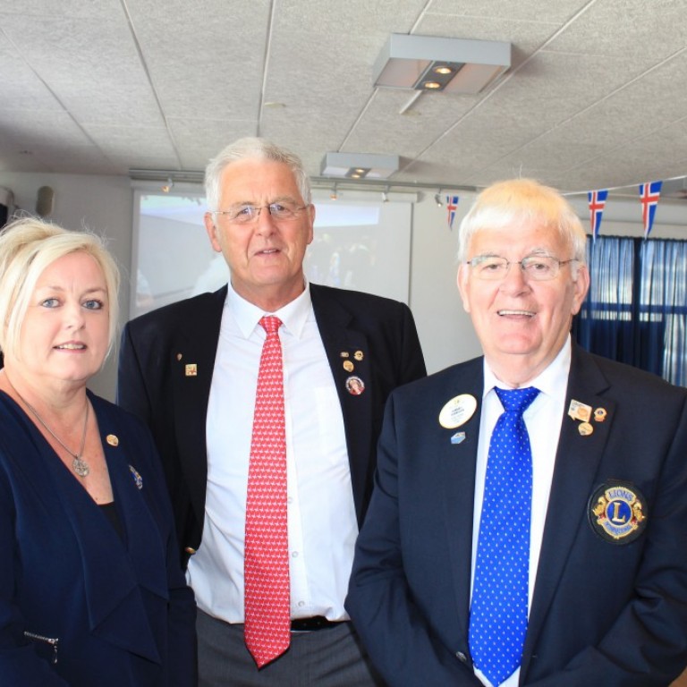 Björg Bára Halldórsdóttir umdæmisstjóri, Guðmundur Helgi Gunnarsson fv. fjölumdæmisstjóri og Gunnar Vilbergsson umdæmisstjóri