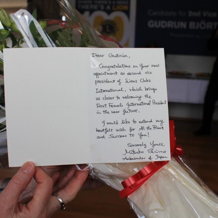 Blómakrans frá Japanska sendiráðinu