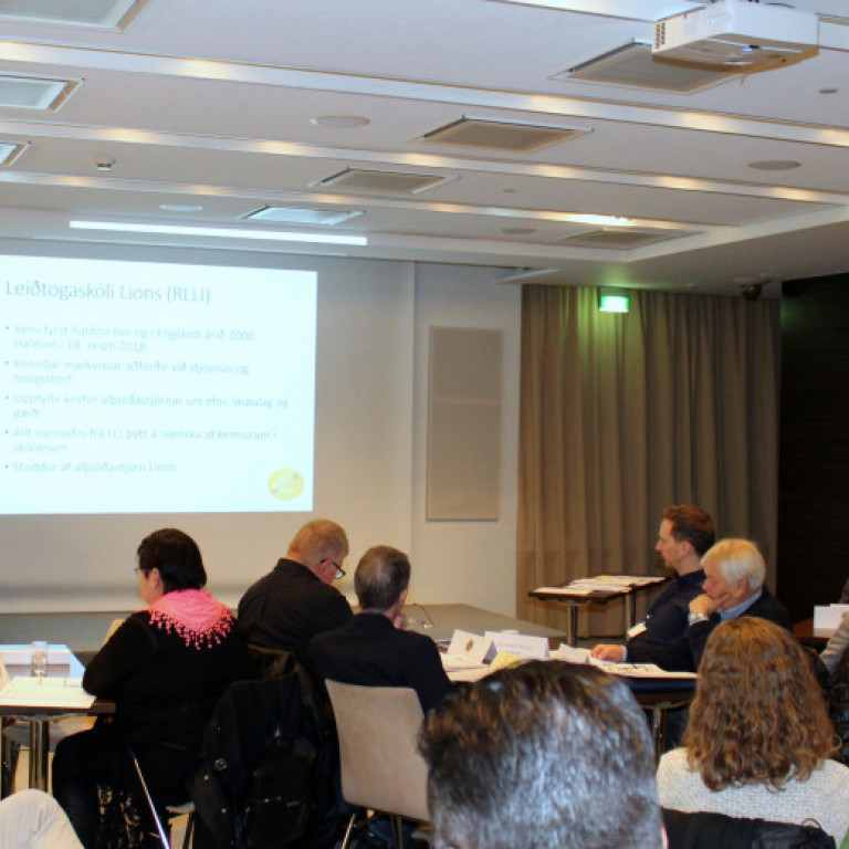 Halldór Kristjánsson skólastjóri setur þingið