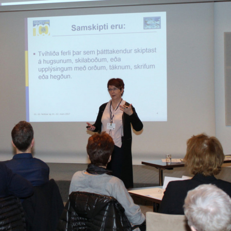 Kennir hér virka hlustun