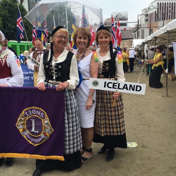 Flottu konurnar í þjóðbúningi frá Íslandi