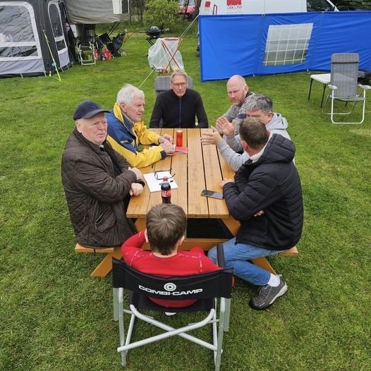 Lionsklúbbur Mosfellsbæjar á fyrsta fundi starfsársins í útilegu í Skógarnesi við Apavatn