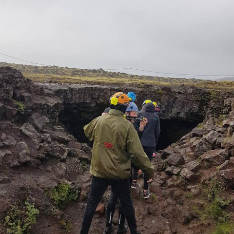 Ferð í hellinn Leiðarenda