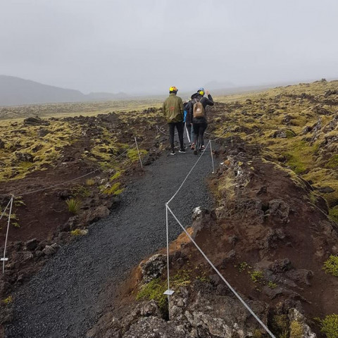 Ferð í hellinn Leiðarenda