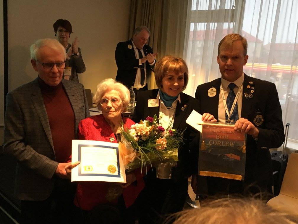 Ásta Sigmundsdóttur 100 ára stofnfélagi í Lkl.Ýr í Kópavogi