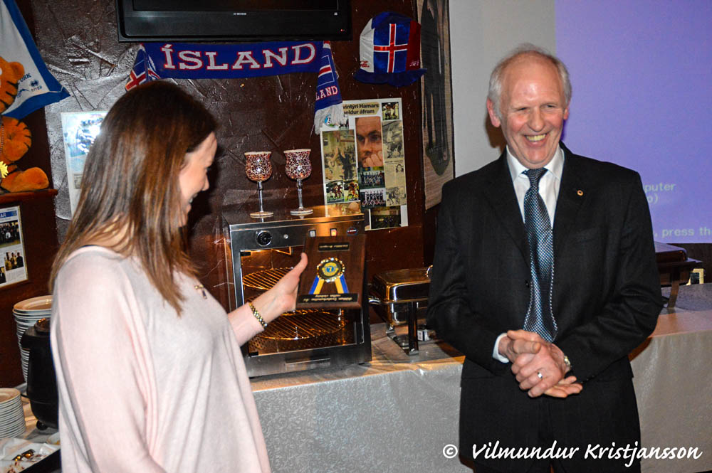 Lkl. Hveragerðis afhendir fullkominn skoðunarbekk