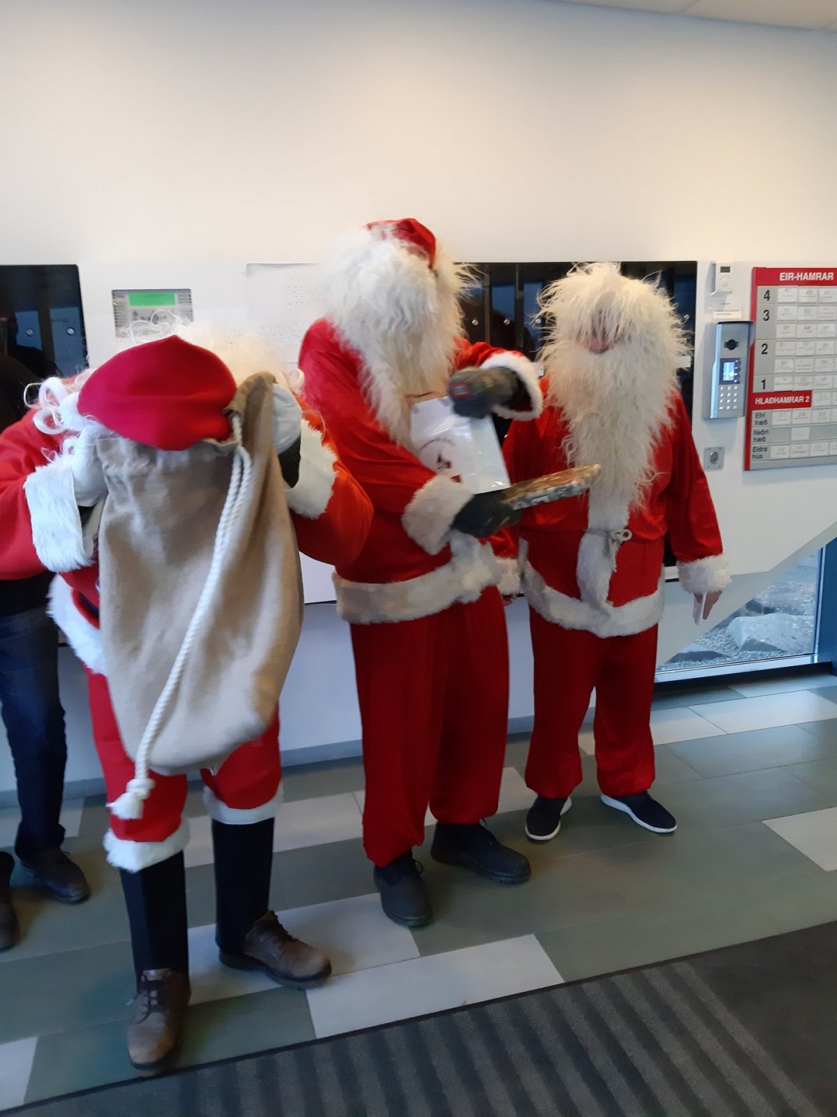 Lionsklúbbarnir í Mosfellsbæ gleðja á aðventunni.