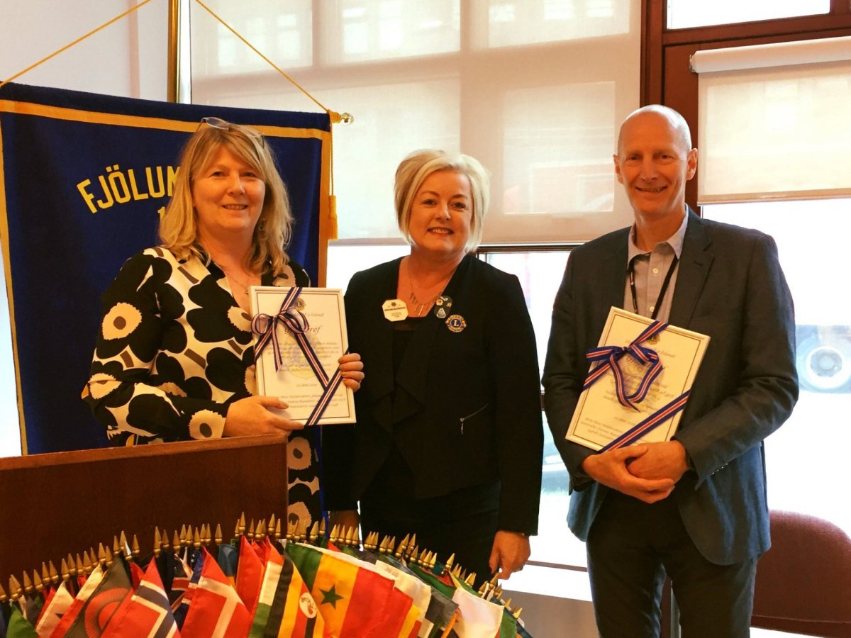 Lions færir  Landspítalanum og  Þjónustu- og þekkingarmiðstöð blindra, sjónskertra og einstaklinga m…