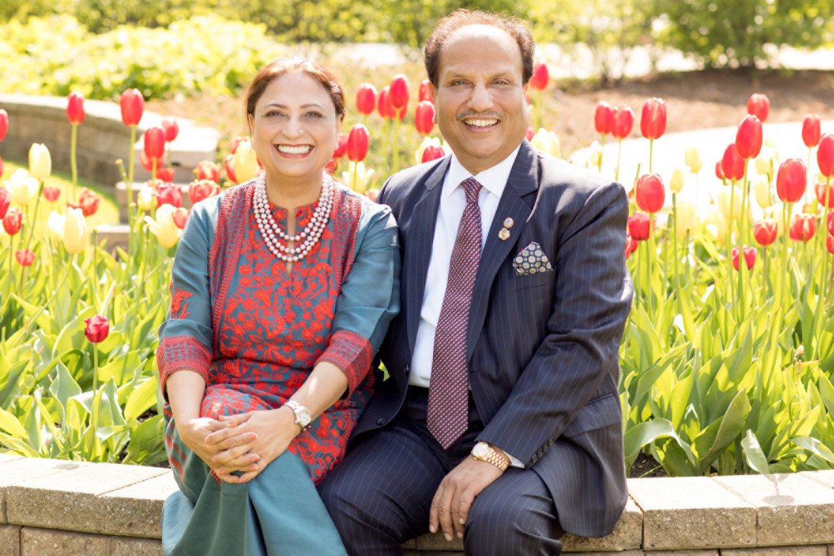 Dr. Naresh Aggarwal og kona hans Navita