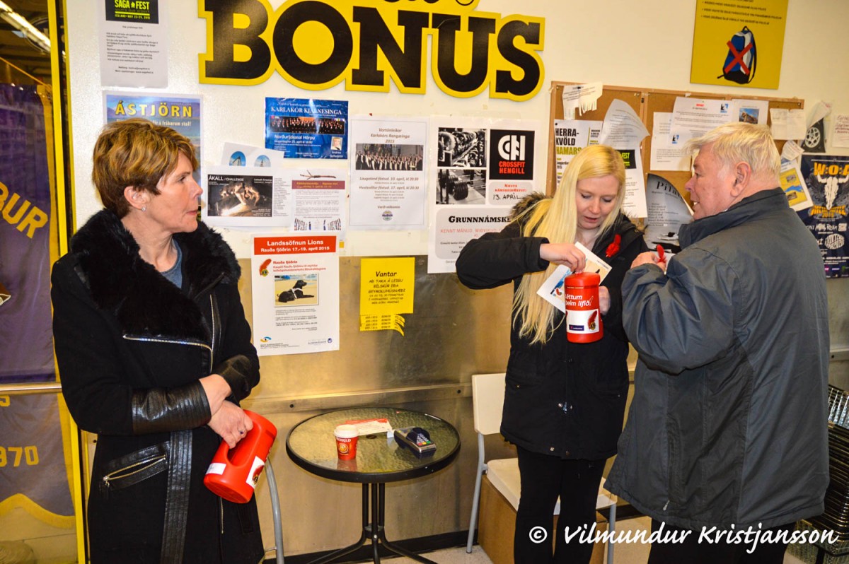 Lionsklúbbarnir í Hveragerði selja Rauðu fjöðrina