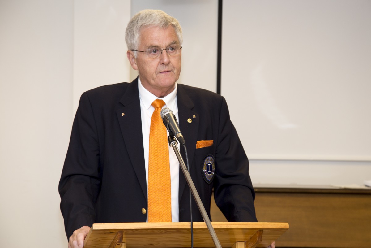 Afhending söfnunarfjár Rauðu fjaðrarinnar