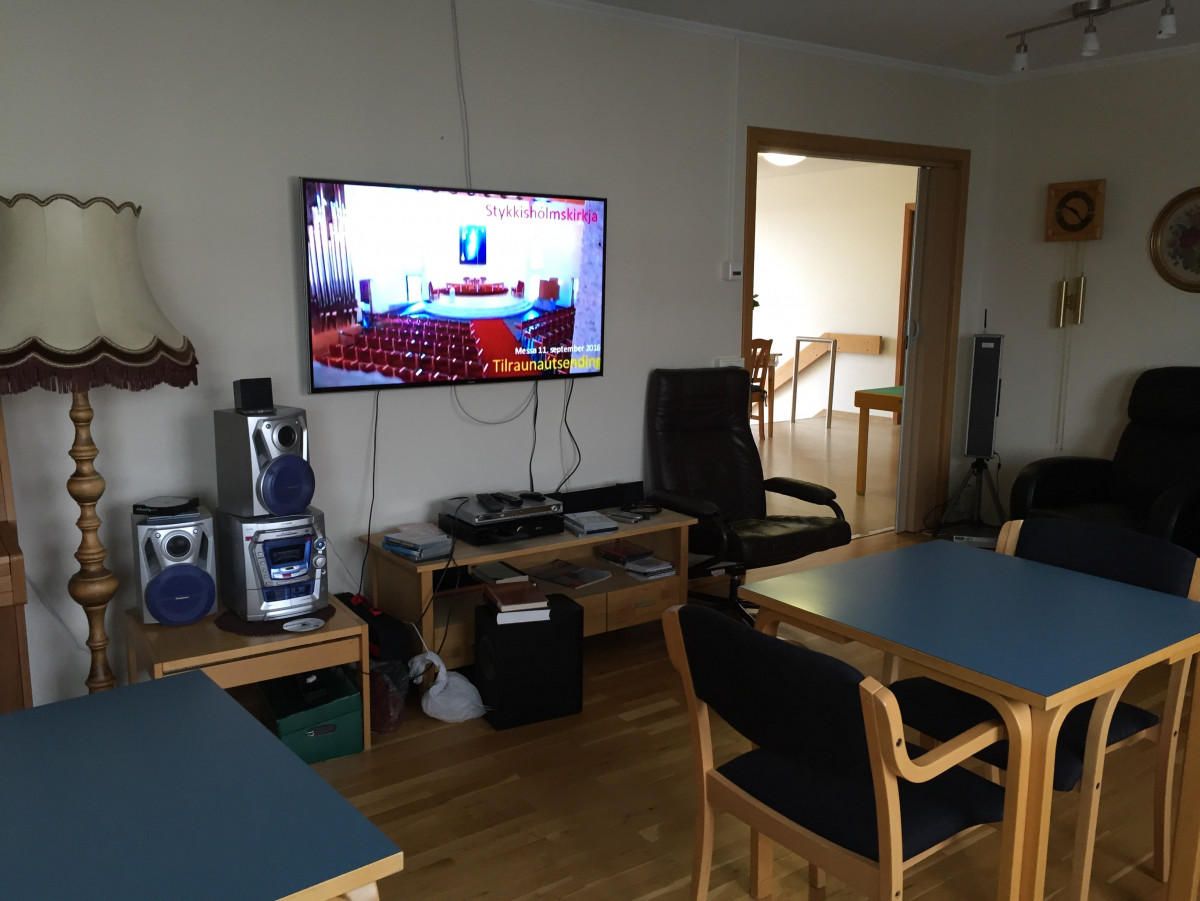 Lionsklúbbur Stykkishólms gefur útsendingarbúnað. Mynd frá Snæfellingar.is
