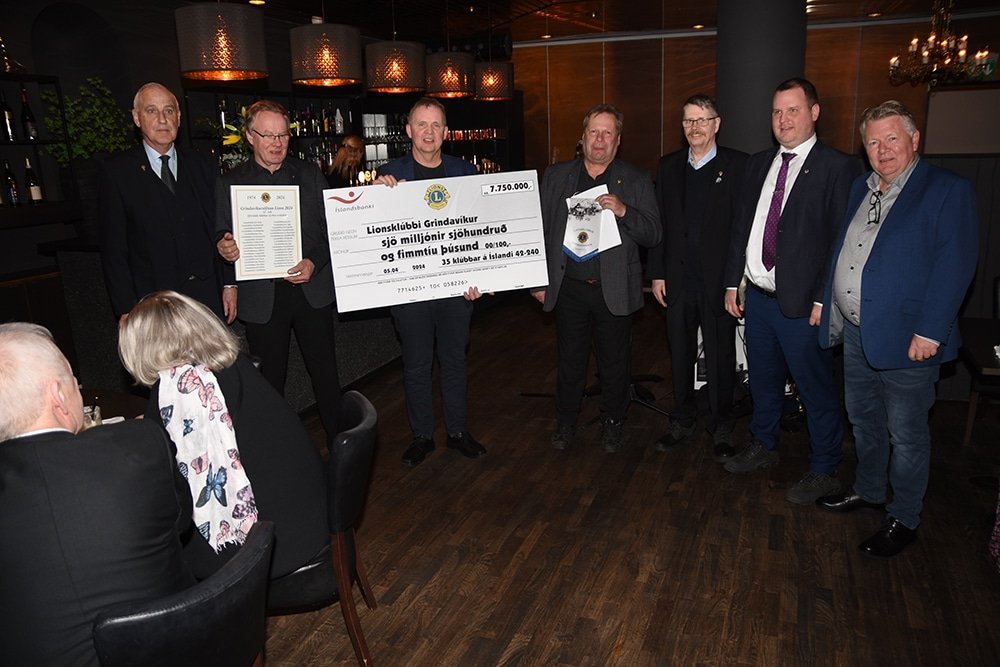 Söfnuðu tæplega 8 milljónum fyrir Grindvíkinga