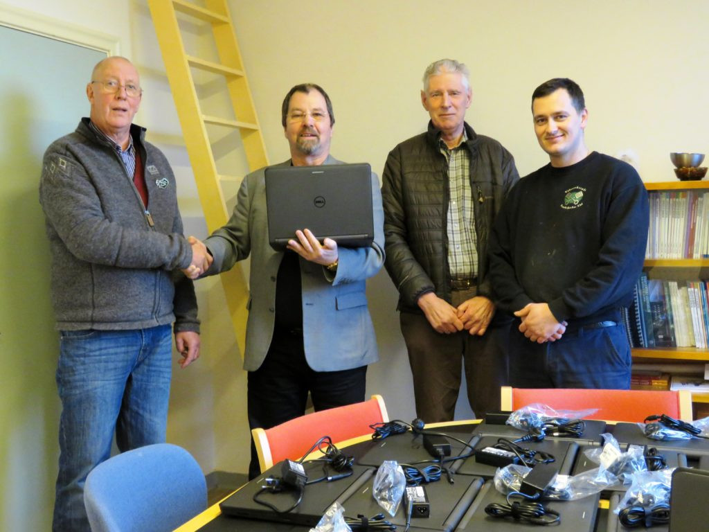 Lionsklúbbur Patreksfjarðar færir Patreksskóla fartölvur